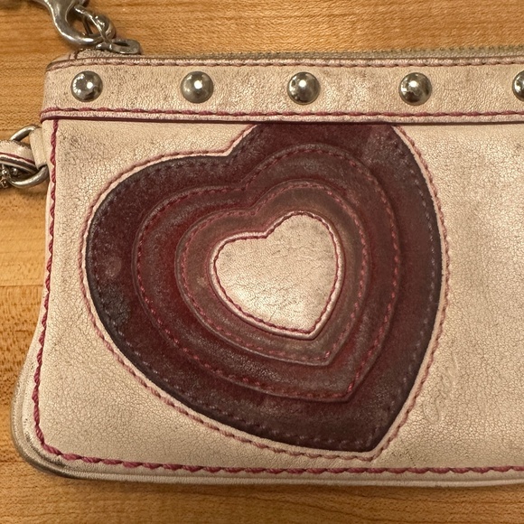 VTG Coach LTD edition Heart wristlet white leather w/pink heart & silver studs - Picture 2 of 10